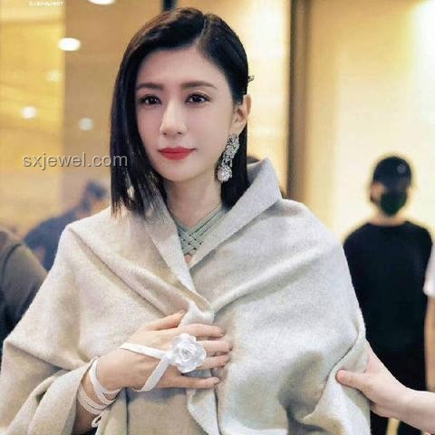 浪姐“没苦硬吃”现象透视：综艺创新与挑战并存